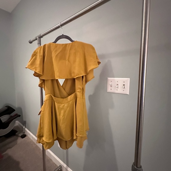 Vestique Yellow Romper - Picture 5 of 5